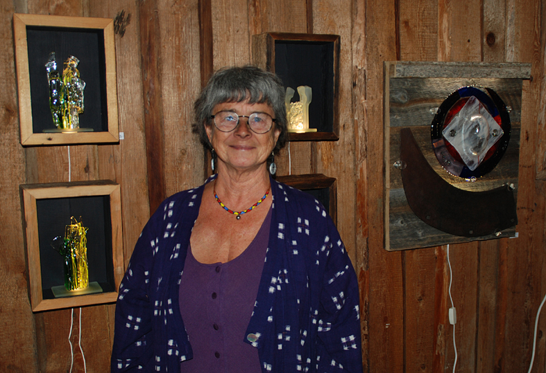 I sommar finns Anita med sin konst i Hamnmagasinet Mellanfjärden till den 26 augusti klockan 11 till 19 dagligen.